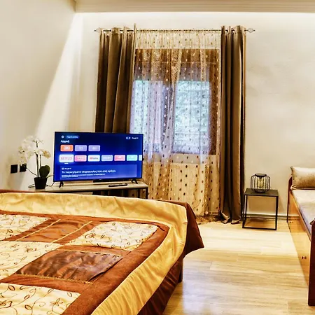 Four Lakes Luxury * Amintaio