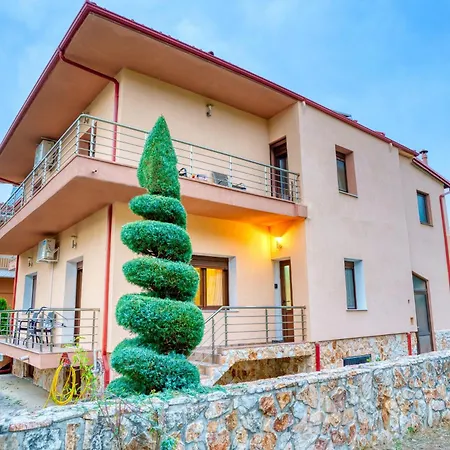 Four Lakes Luxury