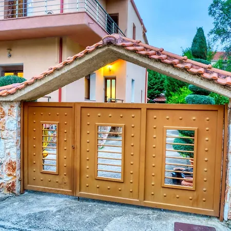 Four Lakes Luxury Amintaio