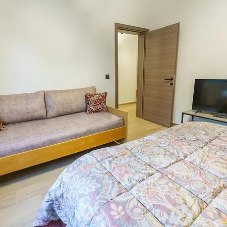 Four Lakes Luxury Apartment