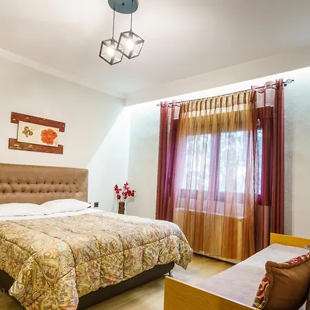 Four Lakes Luxury Amintaio