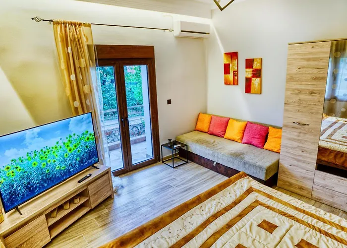 Four Lakes Luxury Apartment