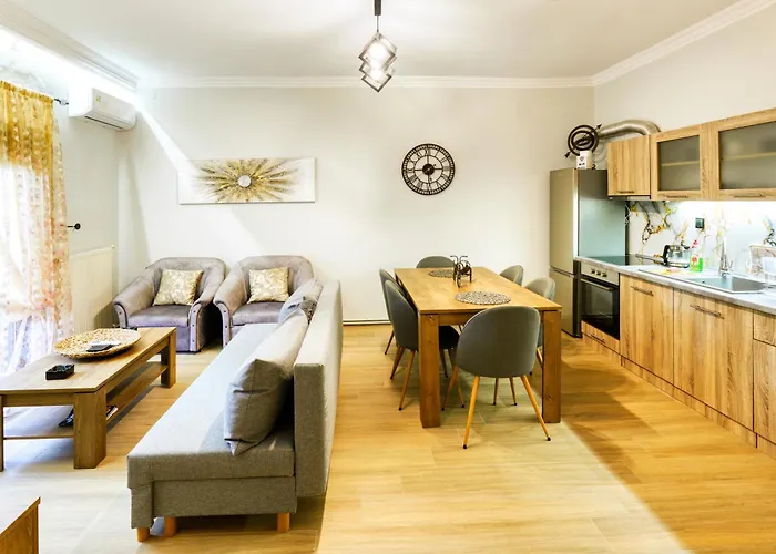 Four Lakes Luxury