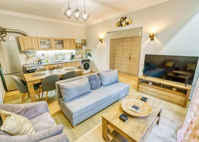Four Lakes Luxury Apartment