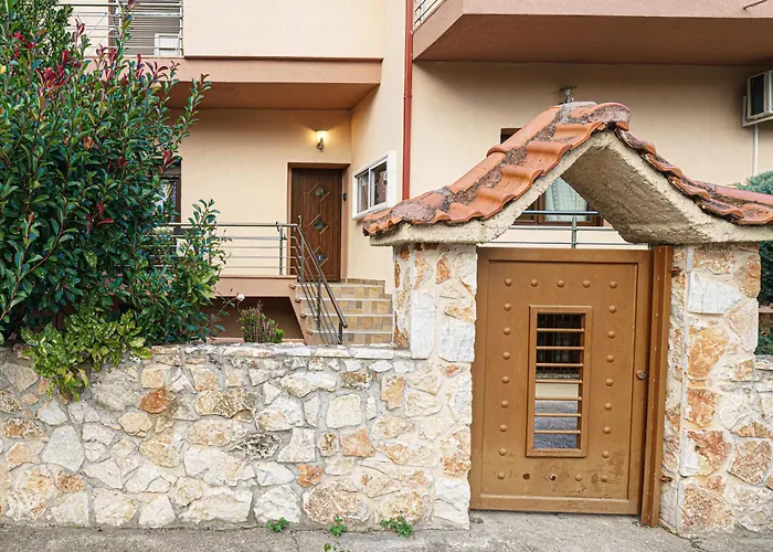 Four Lakes Luxury Apartment