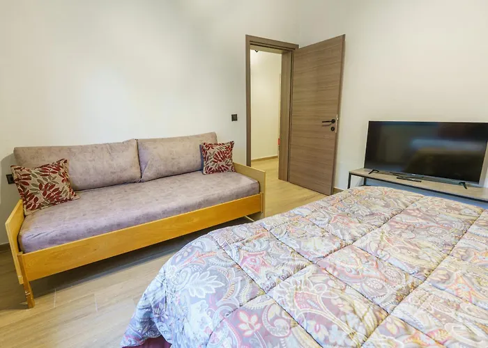 Four Lakes Luxury Apartment